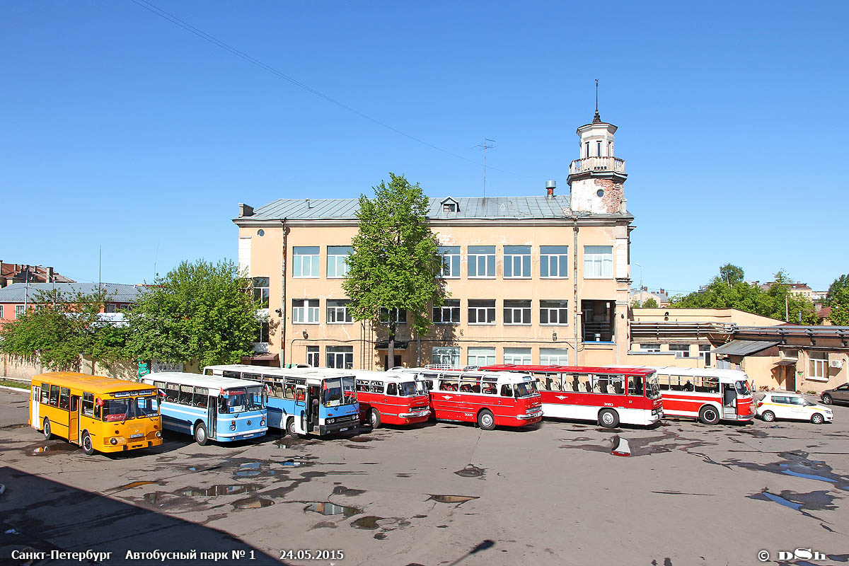Szentpétervár — 1st St. Peterburg Parade of retro-transport, 24 May 2015
