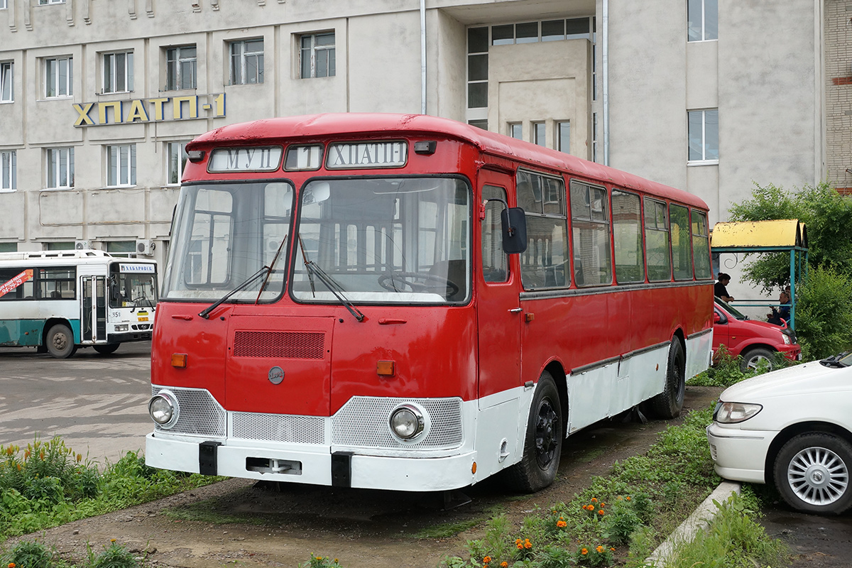 Автобус красное новосибирск. ЛИАЗ 677 красный. ЛИАЗ 677 Хабаровск. Красно белый ЛИАЗ 677. ЛИАЗ 677 2004.
