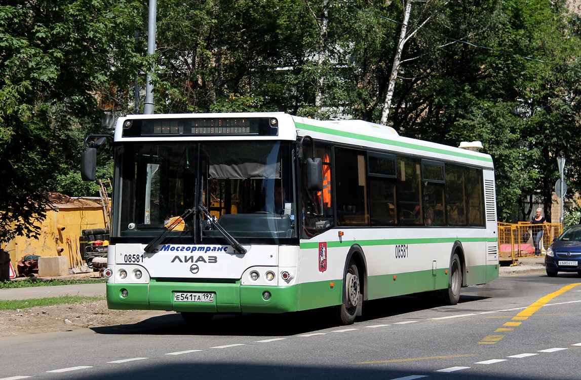 Moskau, LiAZ-5292.22 (2-2-2) Nr. 08581