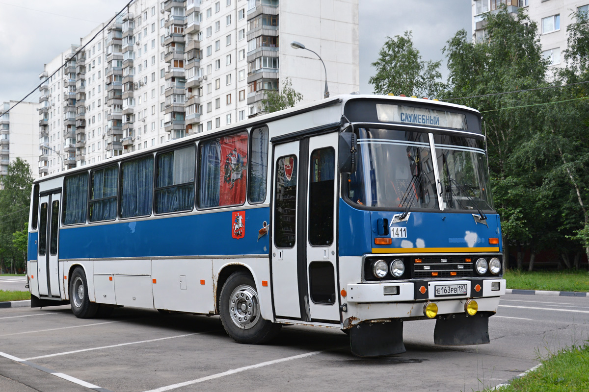 Moskau, Ikarus 263.10 Nr. Е 163 РВ 197