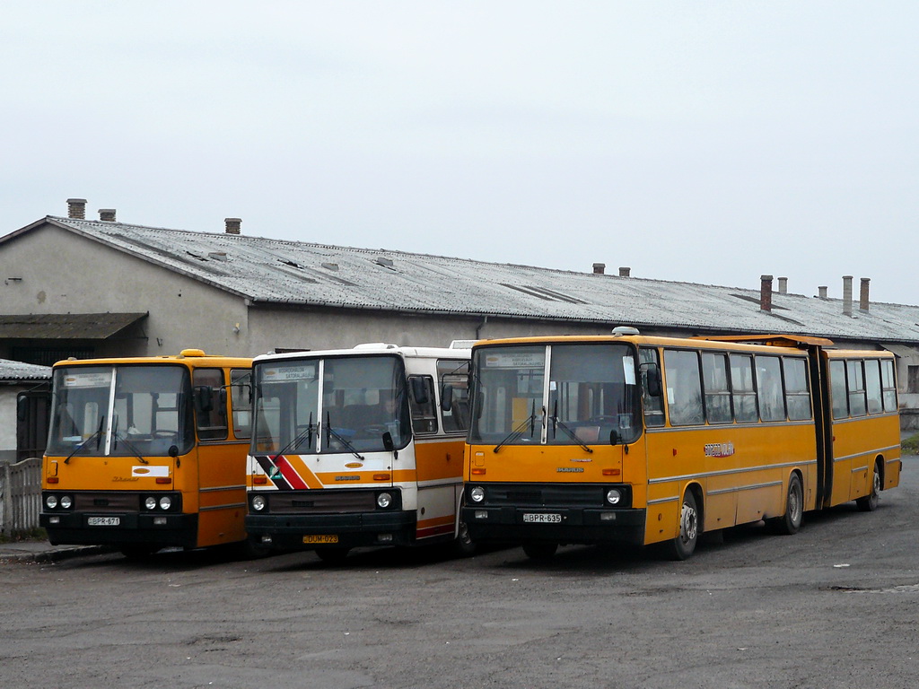 Венгрия, Ikarus 280 (Borsod Volán) № BPR-635; Венгрия, Ikarus 260.32 № BPR-671; Венгрия, Ikarus 250.67 № DUM-023