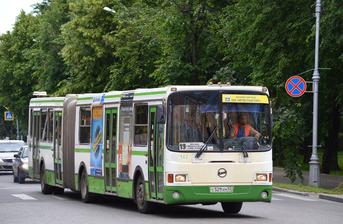Novgorod region, LiAZ-6212.00 # 142