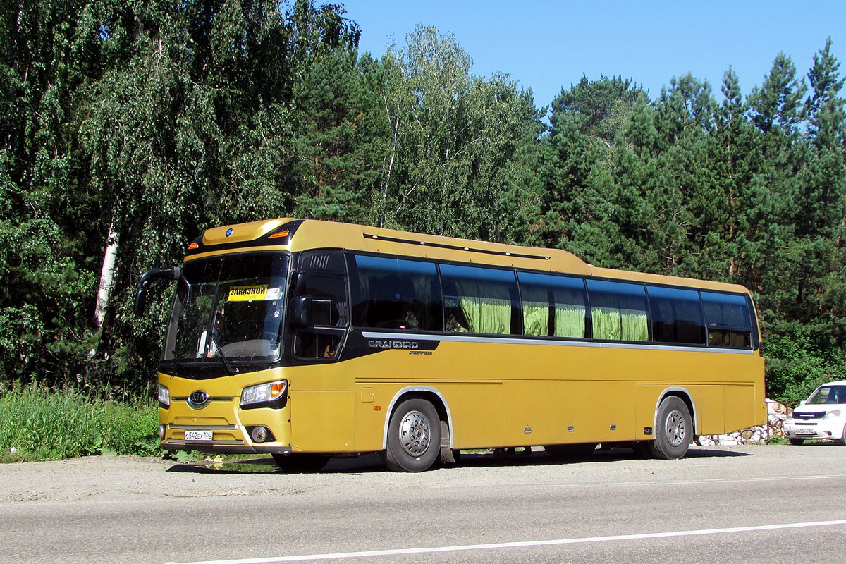 Красноярский край, Kia Granbird № О 542 ЕХ 124