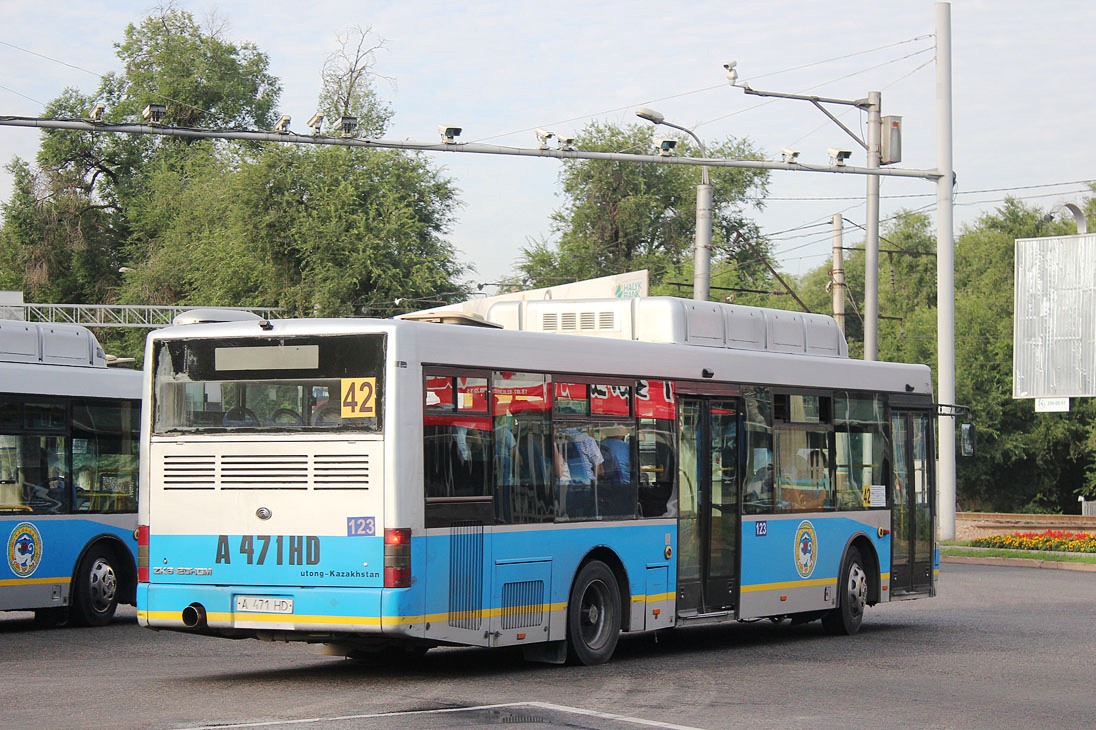 Алматы, Yutong ZK6120HGM № 123