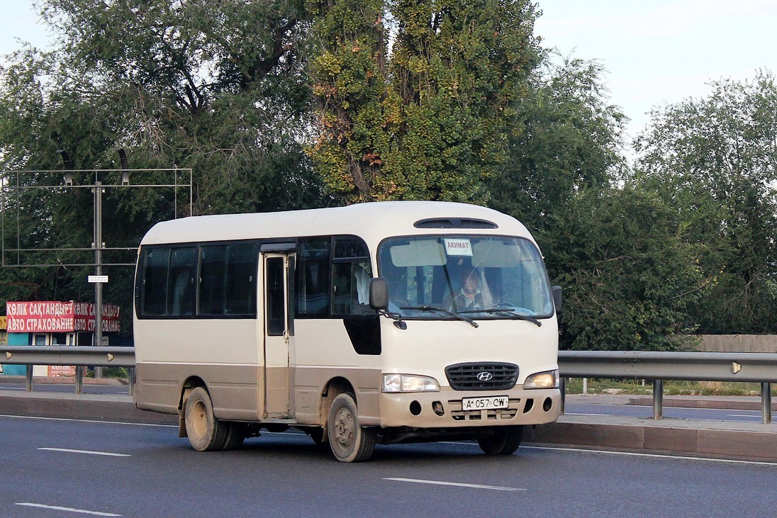 Almaty, Hyundai County Super sz.: A 057 CW