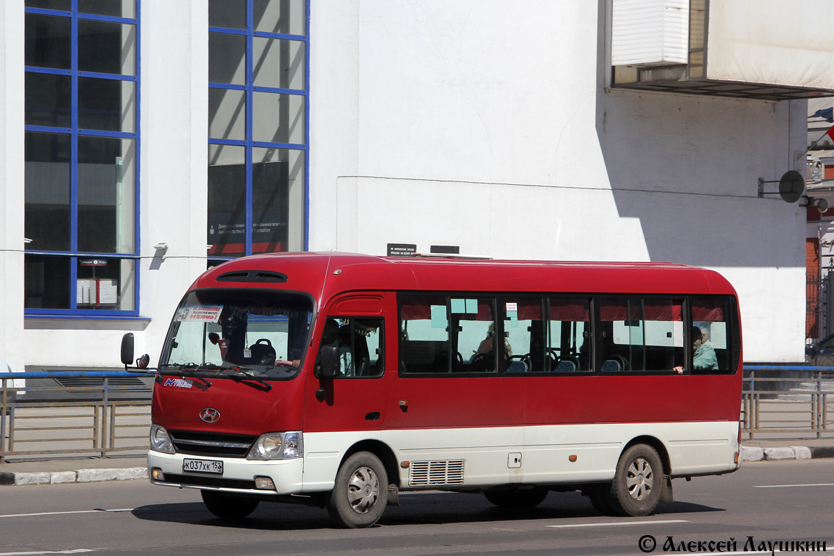 Nizhegorodskaya region, Hyundai County Kuzbass Nr. К 037 ХК 152