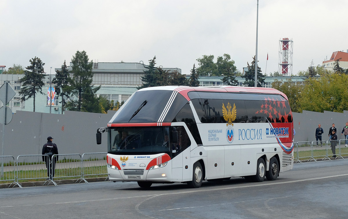 Москва, Neoplan P11 N5217/3SHD Starliner C № В 444 ВА 197