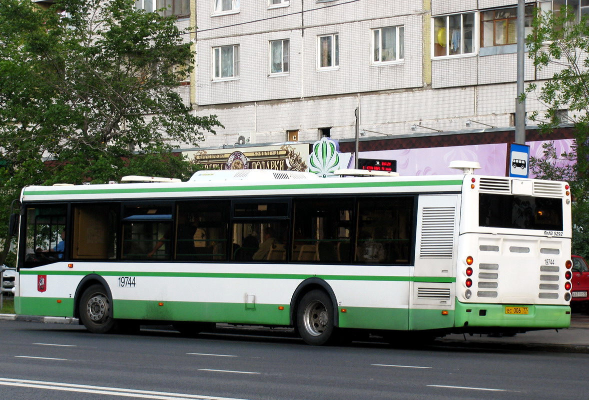 Moskva, LiAZ-5292.22 (2-2-2) č. 19744