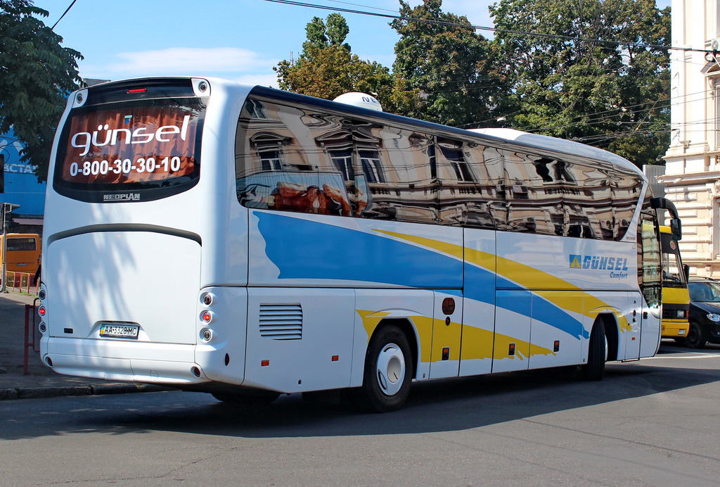 Киев, Neoplan P21 N2216SHD Tourliner SHD № AA 3328 MC