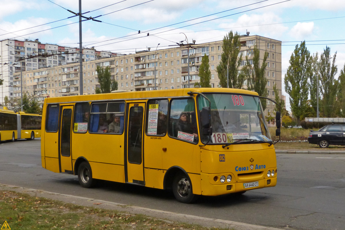 Киев, Богдан А092 (Y99-C39) № 082