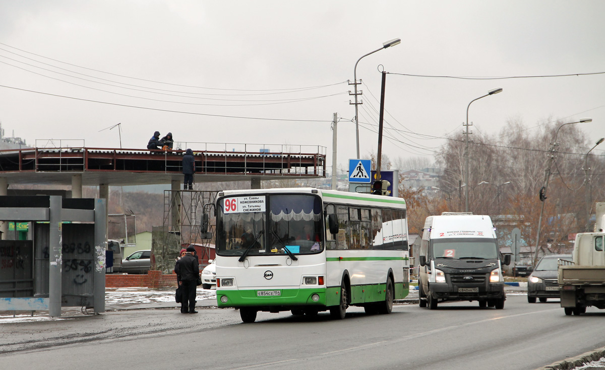 Новосибирская область, ЛиАЗ-5256.53 № Е 854 СЕ 154