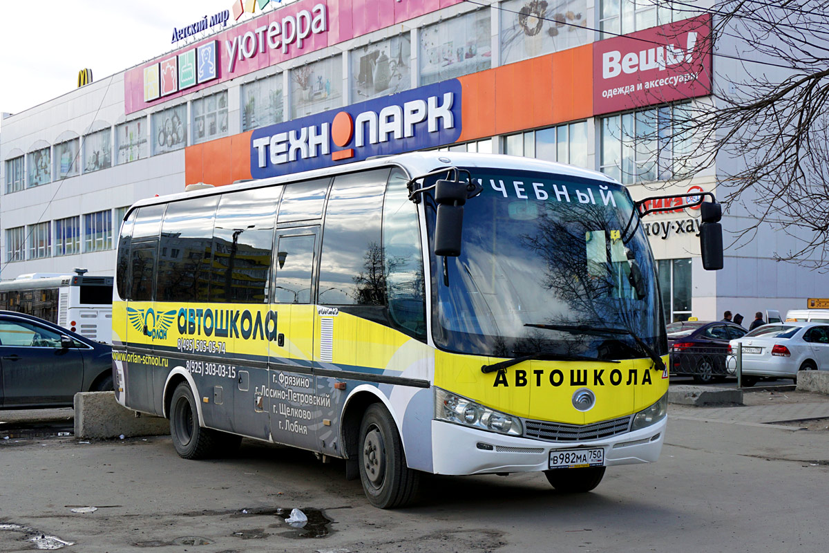 Московская область, Yutong ZK6737D № В 982 МА 750