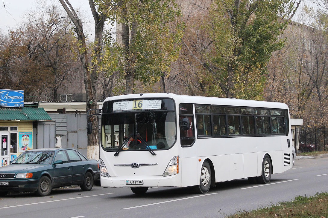 Almaty, Hyundai New Super AeroCity 1F/L Nr. 351 BT 02