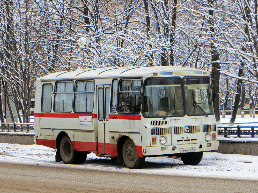 Кировская область, ПАЗ-3205-110-50 № Е 942 ЕУ 43