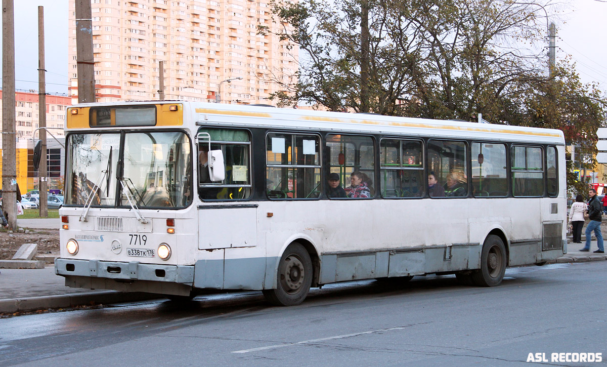 Санкт-Петербург, ЛиАЗ-5256.25 № 7719