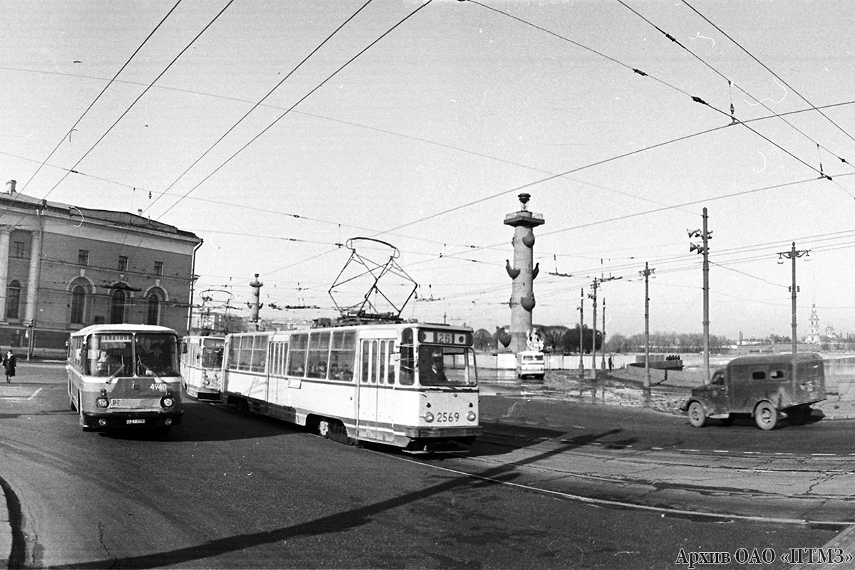 Sankt Petersburg, LAZ-699R Nr 4940