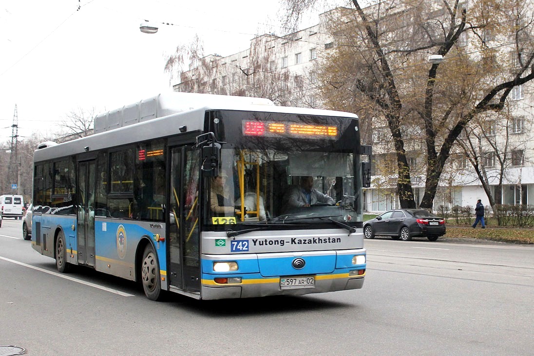 Алматы, Yutong ZK6118HGA № 742