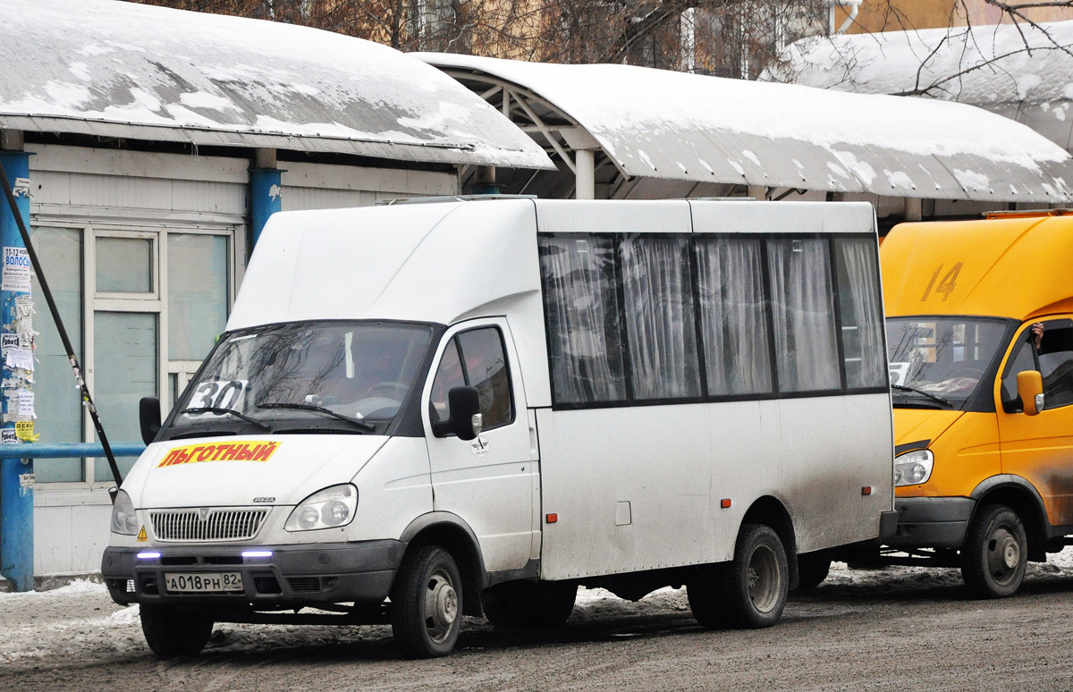 Омская область, Рута 22 № А 018 РН 82