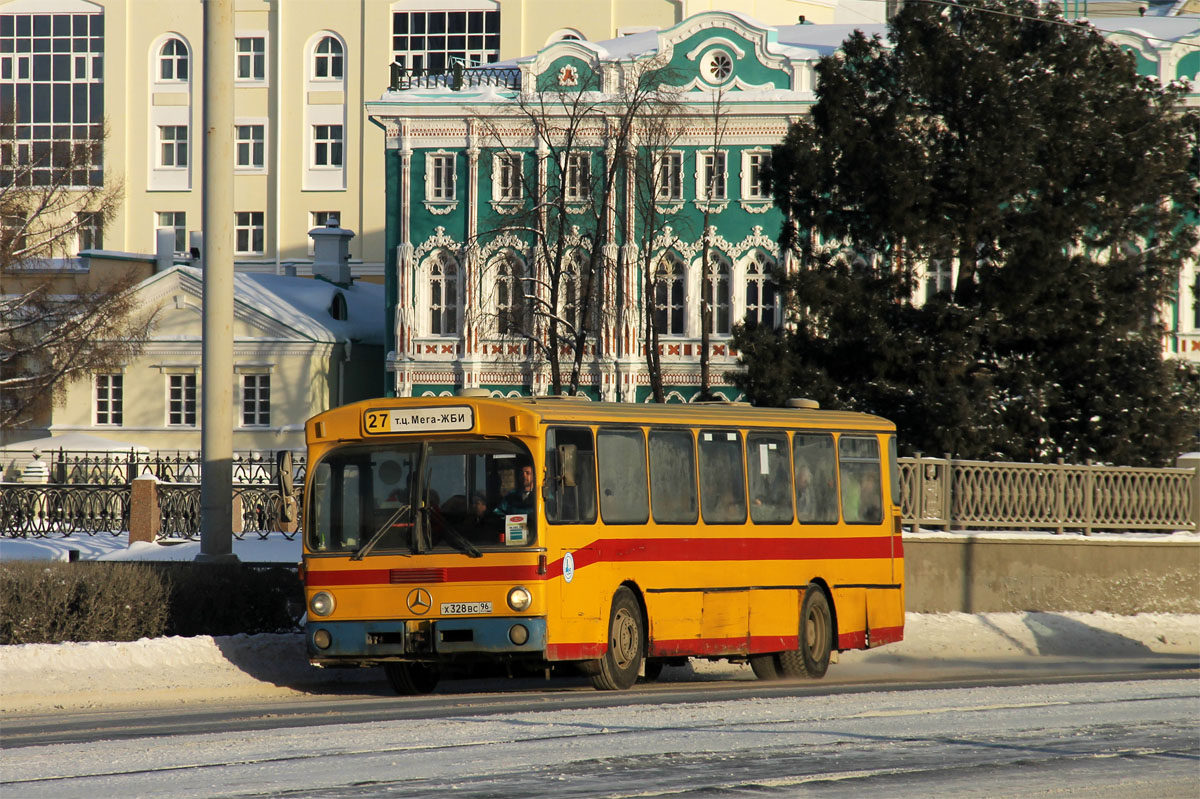 Свердловская область, Mercedes-Benz O305 № Х 328 ВС 96