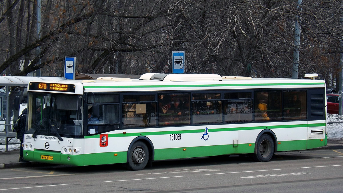 Автобус 713 остановки. 713 Автобус. 713 Автобус маршрут. Автобус 713 Москва. Где сейчас автобус 713.