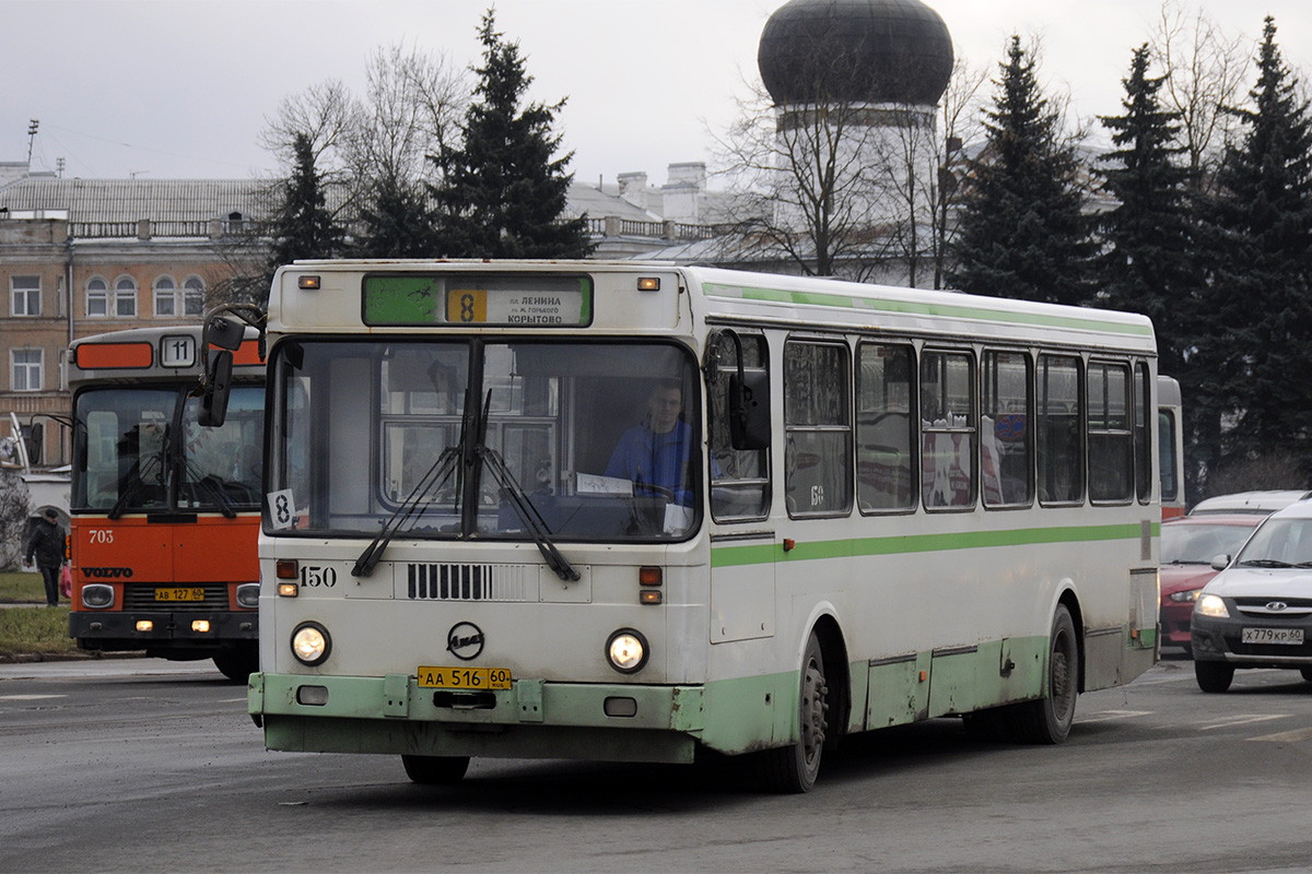 Псковская область, Hess № 703; Псковская область, ЛиАЗ-5256.25 № 150