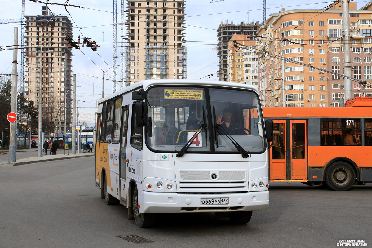 Краснодарский край, ПАЗ-320302-11 № В 669 РВ 123