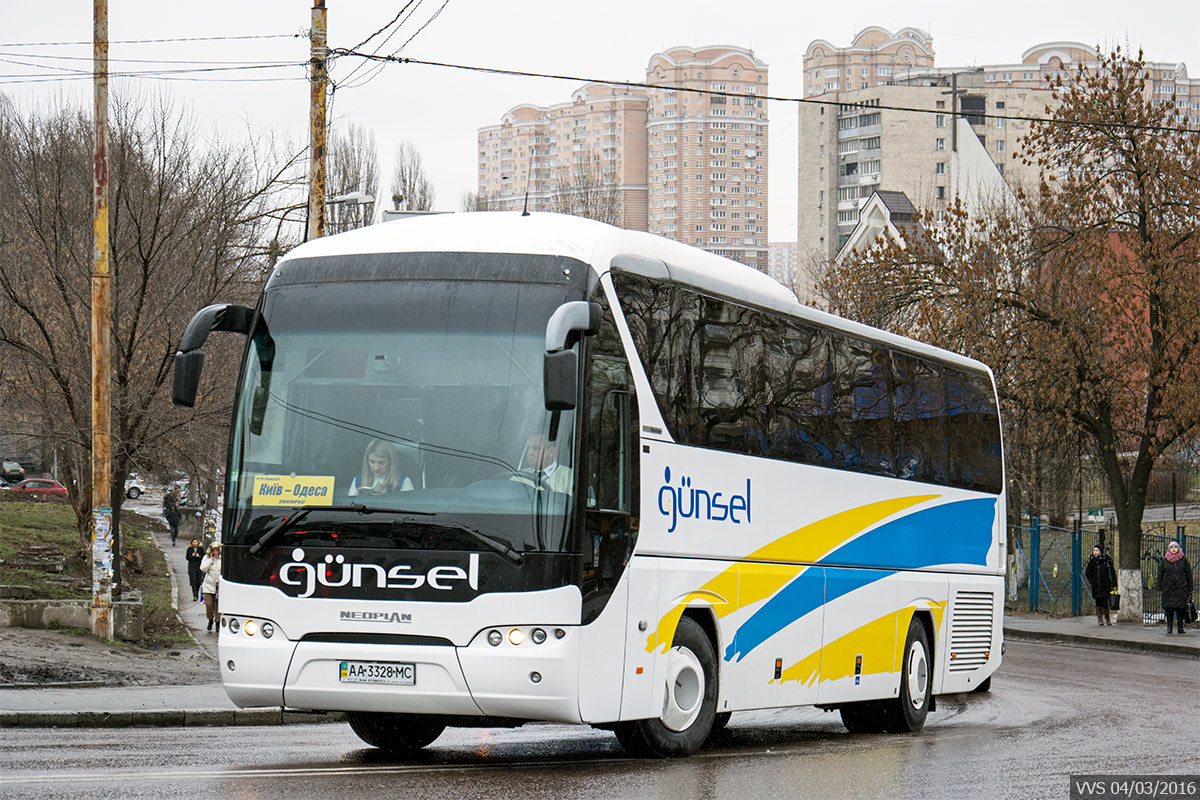 Kiew, Neoplan P21 N2216SHD Tourliner SHD Nr. AA 3328 MC