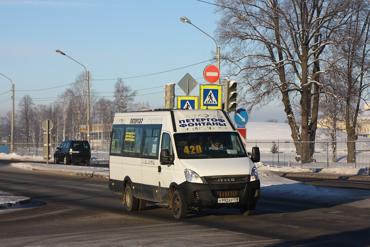 Санкт-Петербург, Нижегородец-2227UU (IVECO Daily) № В 992 АР 178