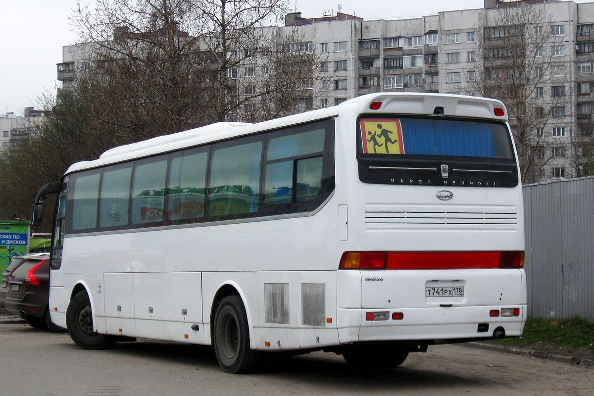 Szentpétervár, Heke JAC HK6120 sz.: Т 741 РХ 178