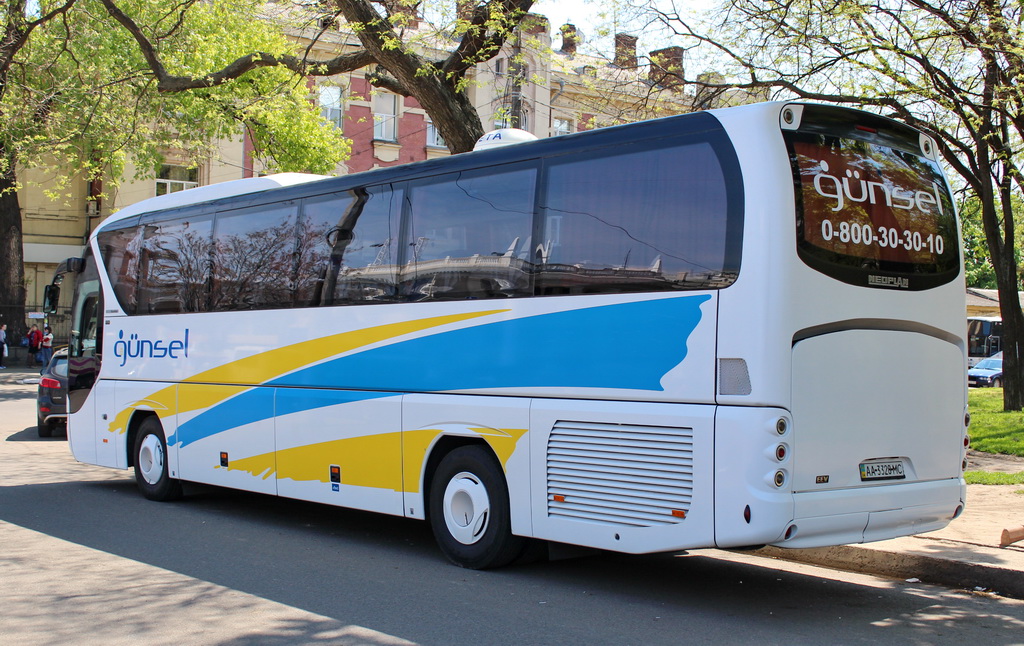 Киев, Neoplan P21 N2216SHD Tourliner SHD № AA 3328 MC