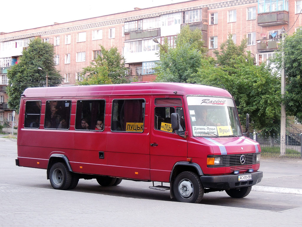 Volinskaya region, Mercedes-Benz T2 609D sz.: AC 6924 BB