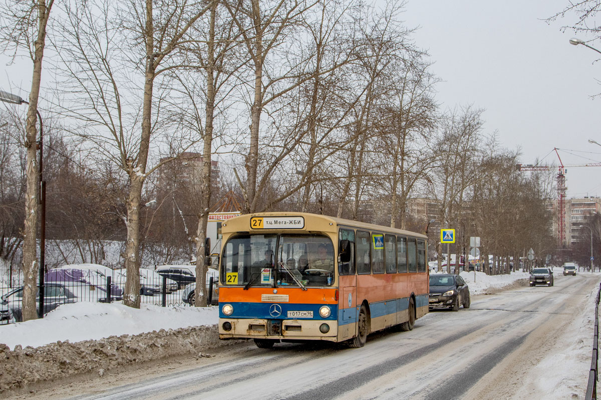 Свердловская область, Mercedes-Benz O305 № Т 017 СМ 96