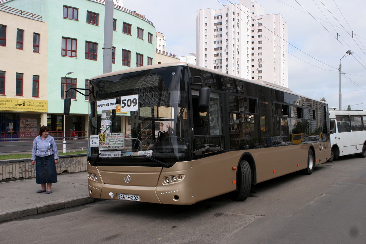 Киев, ЛАЗ A183N1 № AA 1642 OX