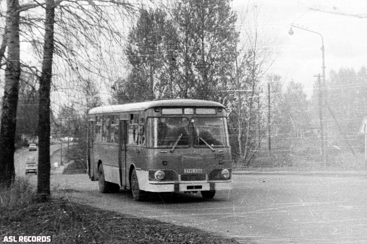 Sankt Peterburgas, LiAZ-677MB Nr. 3195