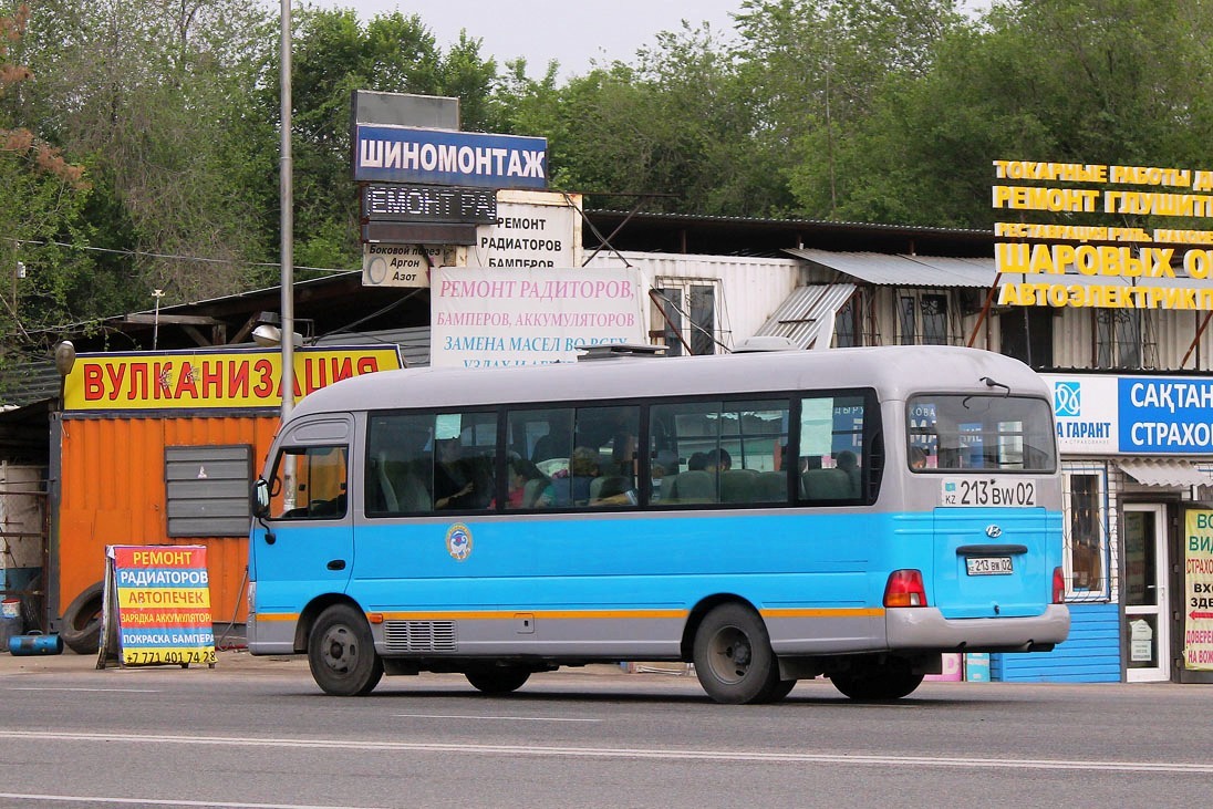 Almaty, Hyundai County (Hyundai Trans Auto) sz.: 213 BW 02