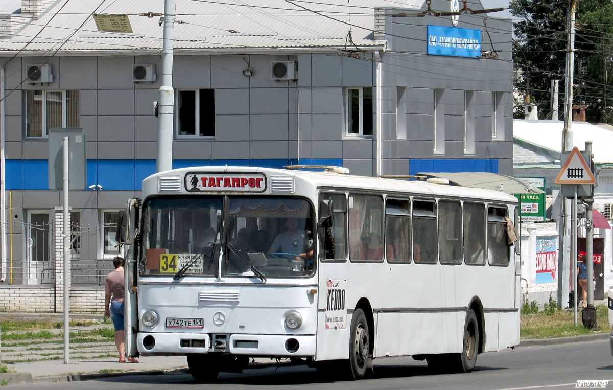 Ростовская область, Mercedes-Benz O307 № Х 742 ТЕ 161