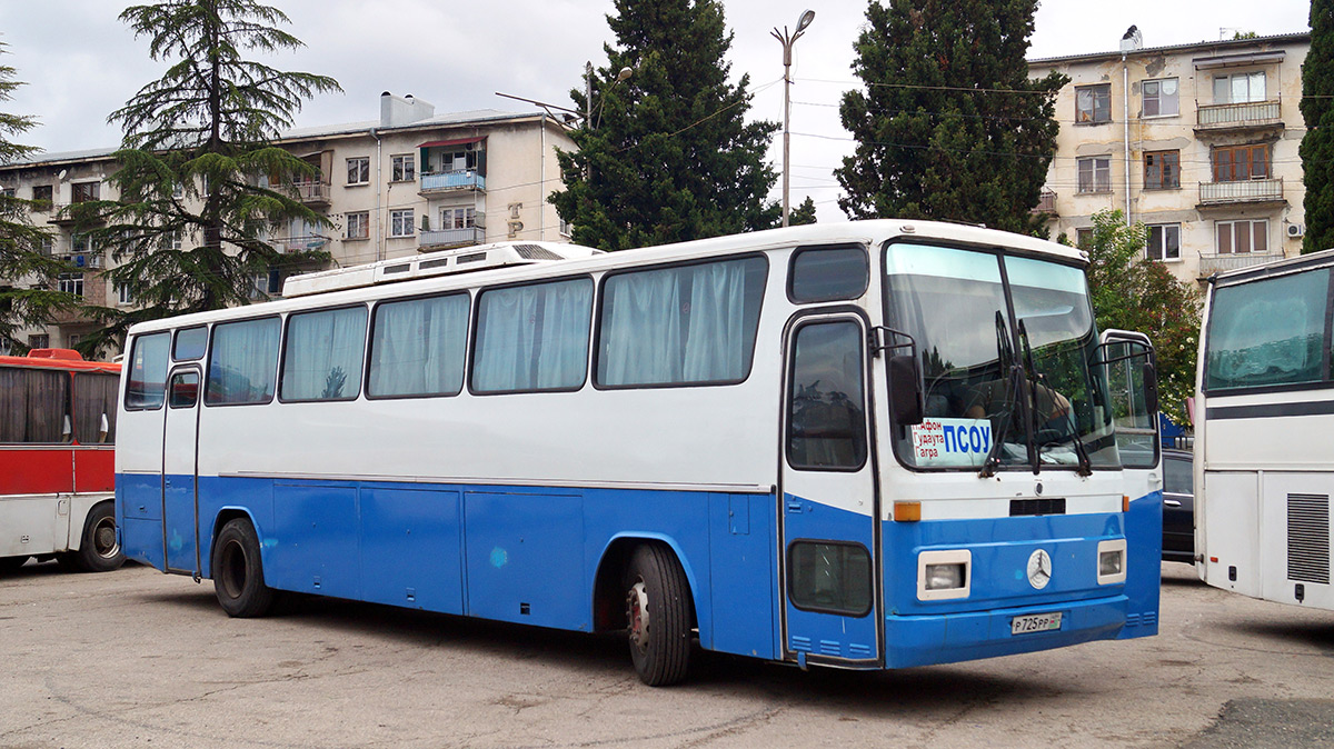 Abházia, Otomarsan Mercedes-Benz O303 sz.: Р 725 РР