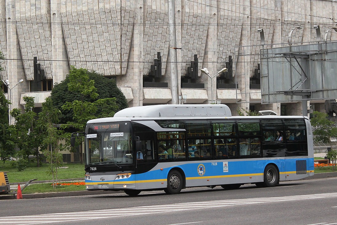 Алматы, Guilin Daewoo GDW6126CNG (СемАЗ) № 7028