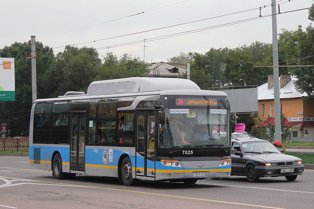 Алматы, Guilin Daewoo GDW6126CNG (СемАЗ) № 7025