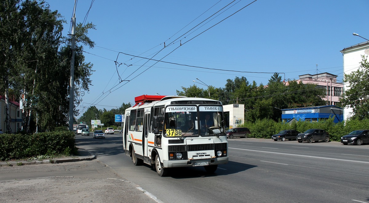 Oblast Tomsk, PAZ-32054 Nr. Е 065 УК 70