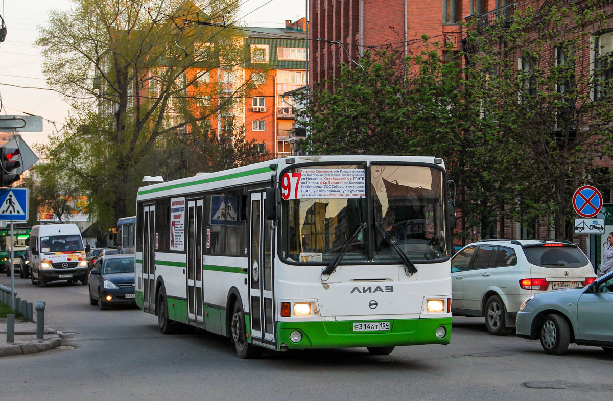 Остановки 64 автобуса нижний. ЛИАЗ 5256.60. Е313ат 154. Автобус 97 Новосибирск. ЛИАЗ 5256 Новосибирск.