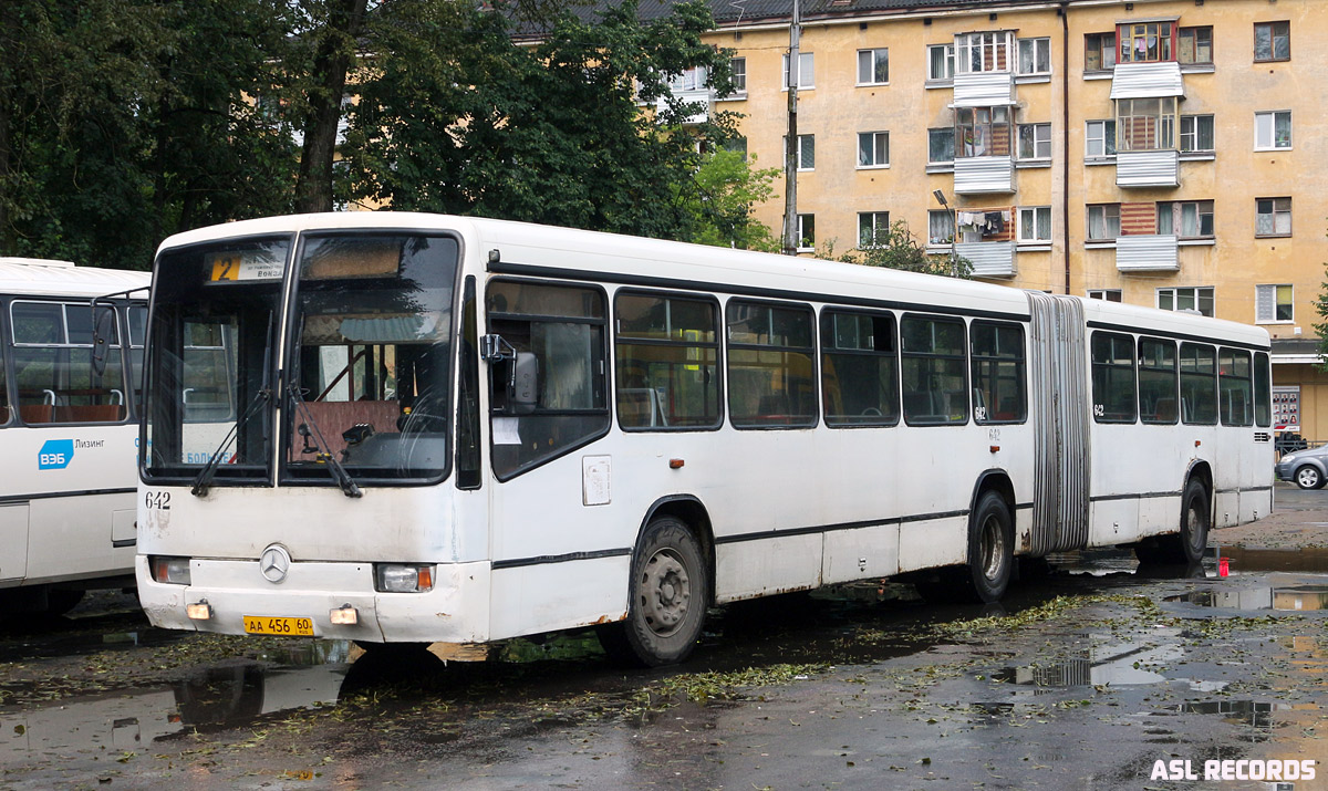 Pskovská oblast, Mercedes-Benz O345G č. 642
