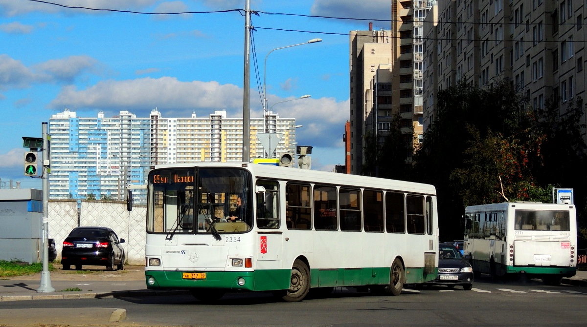 Sankt Petersburg, LiAZ-5256.25 Nr. 2354