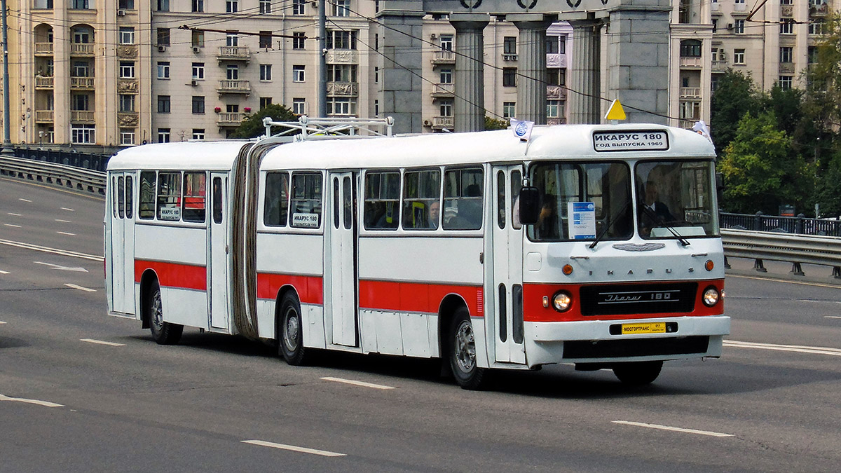 Москва, Ikarus 180 № 011