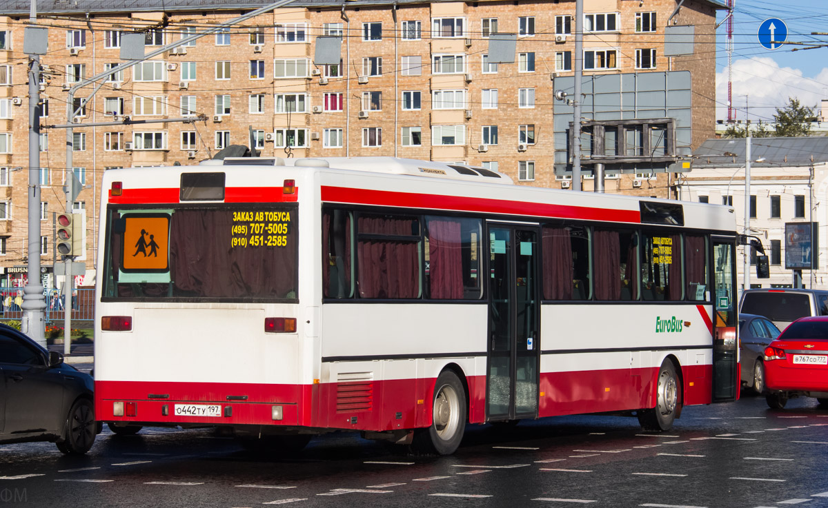 Moskau, Mercedes-Benz O407 Nr. О 442 ТУ 197