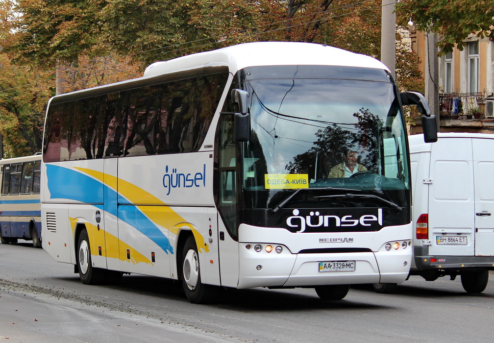 Kyjev, Neoplan P21 N2216SHD Tourliner SHD č. AA 3328 MC