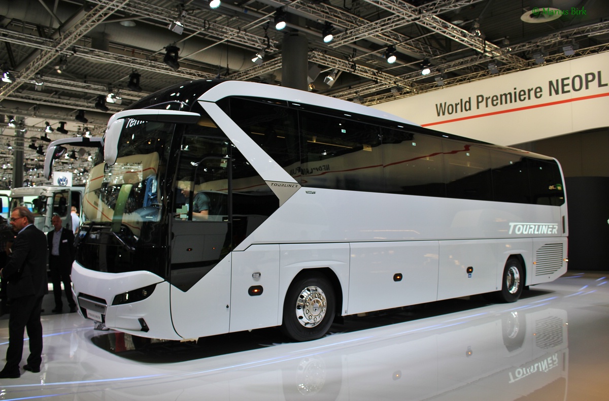 Бавария, Neoplan P21 N2216SHD Tourliner SHD № M-NP 1599; Нижняя Саксония — IAA Nutzfahrzeuge 2016