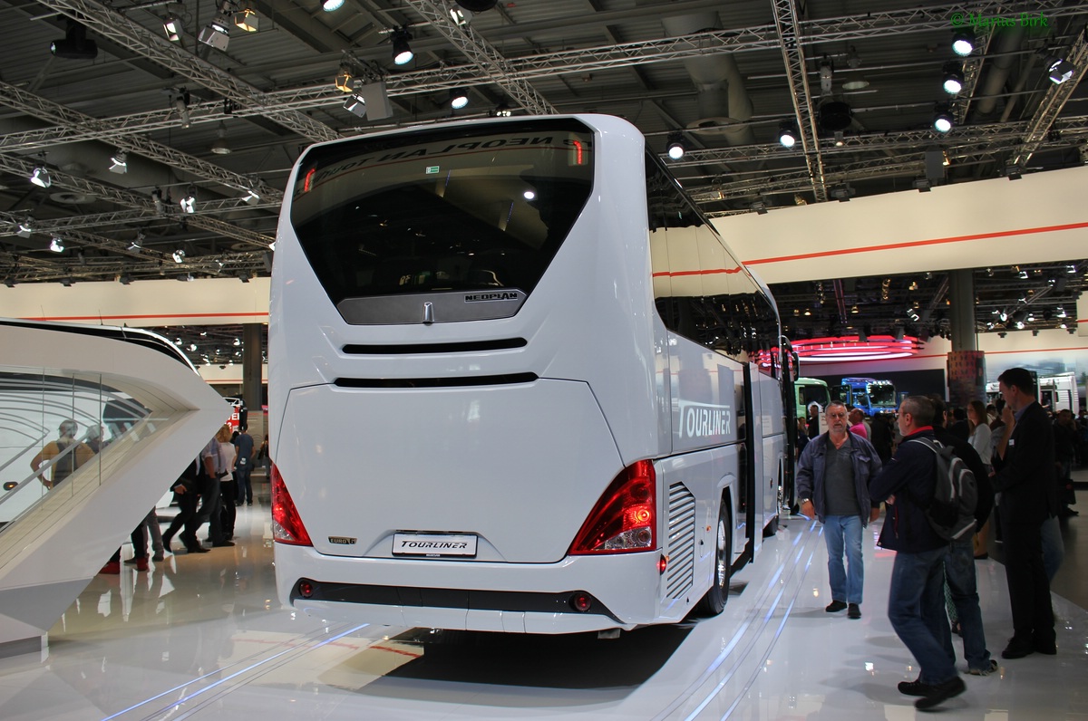 Бавария, Neoplan P21 N2216SHD Tourliner SHD № M-NP 1599; Нижняя Саксония — IAA Nutzfahrzeuge 2016