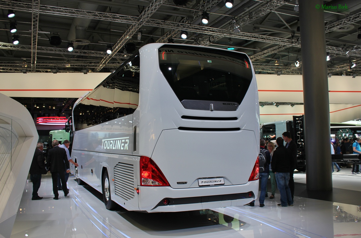 Бавария, Neoplan P21 N2216SHD Tourliner SHD № M-NP 1599; Нижняя Саксония — IAA Nutzfahrzeuge 2016