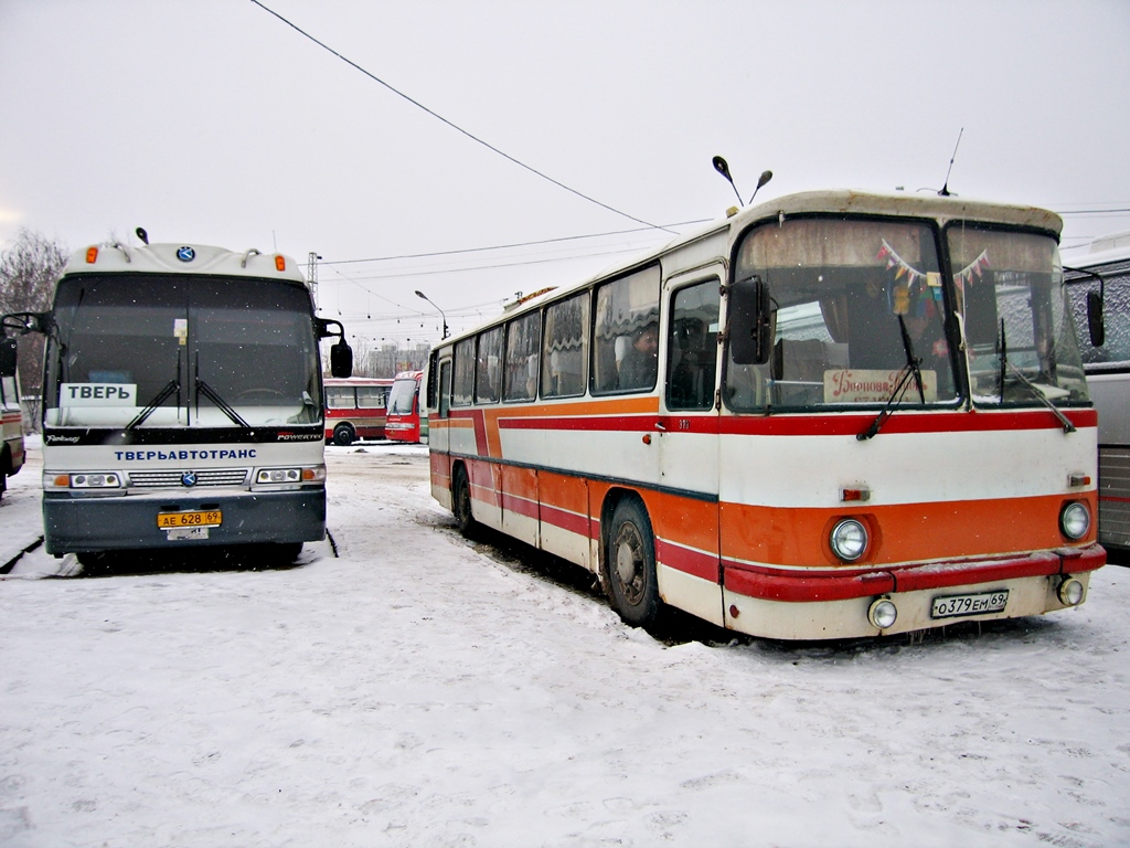 Тверская область, Kia Granbird № АЕ 628 69; Тверская область, ЛАЗ-699Р № О 379 ЕМ 69; Тверская область — Тверской автовокзал